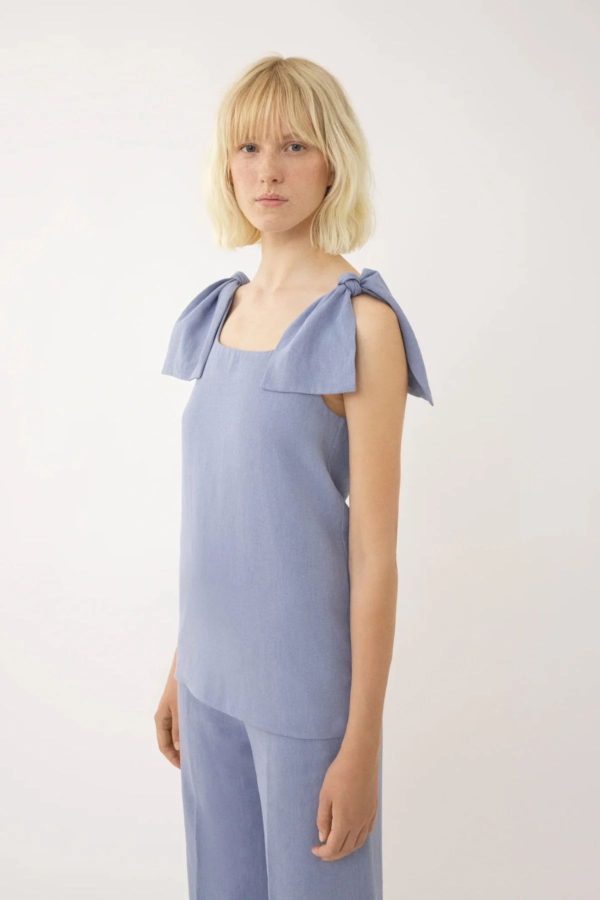 Chloé Linen Canvas Bow Shoulder Top - Pebble Blue - Image 4