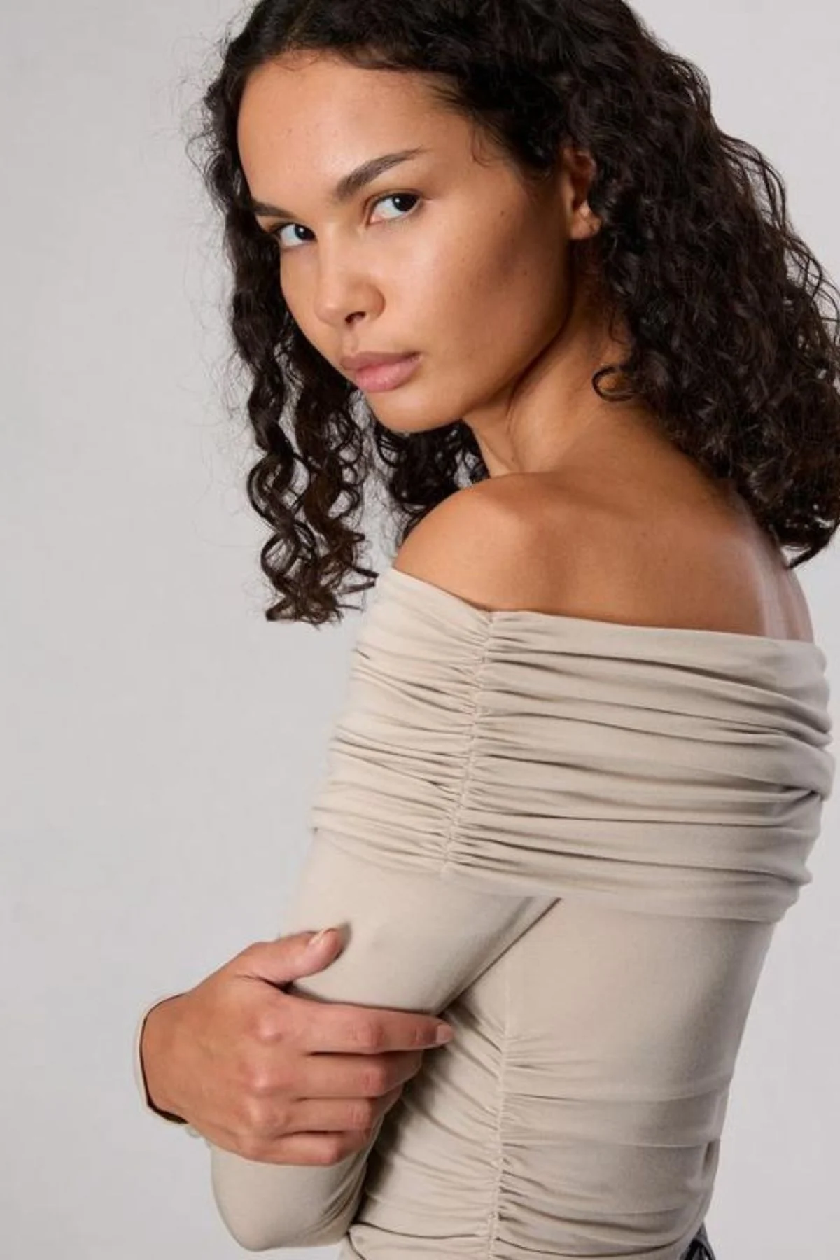 Rag & Bone Luca Off Shoulder LS Top - Fossil - Image 5