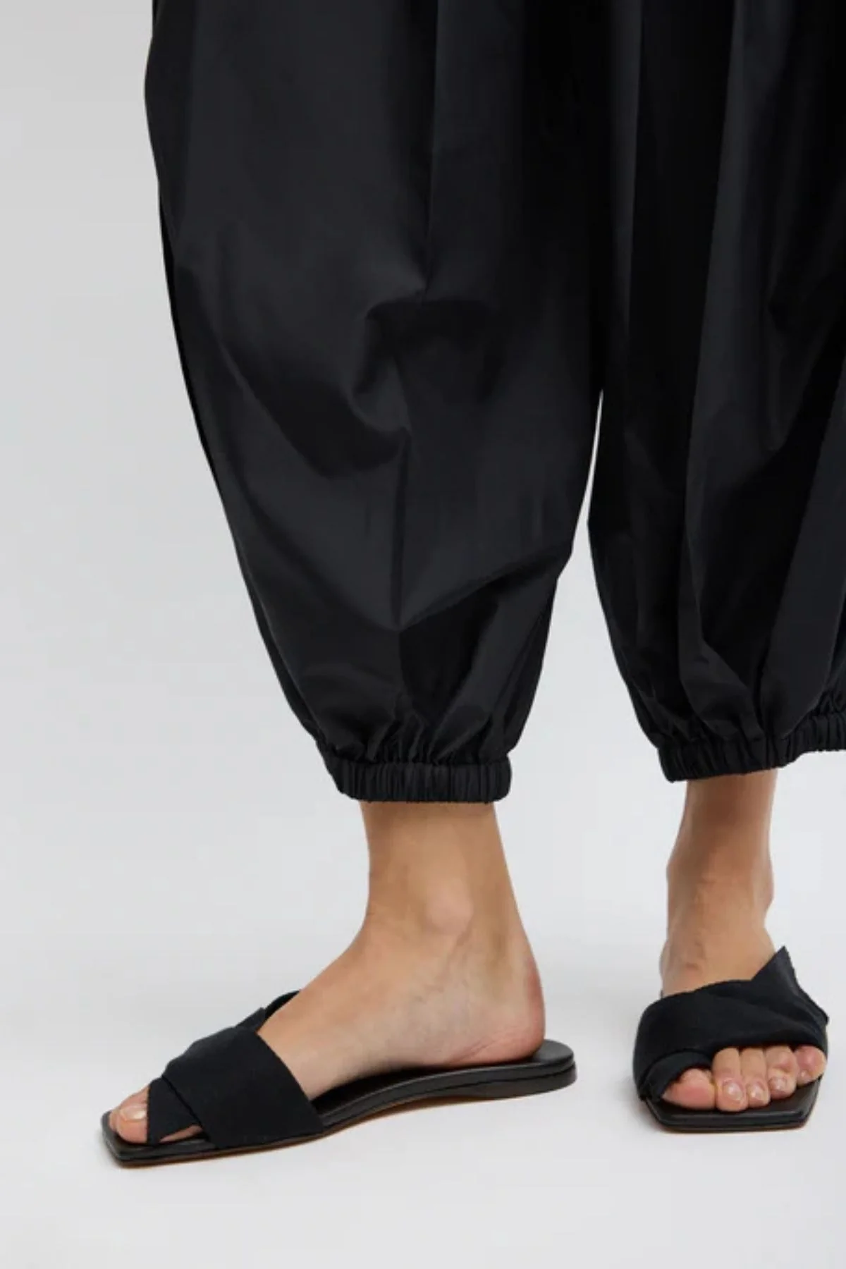 Tibi Summer Nylon Zeppelin Pant - Black - Image 5