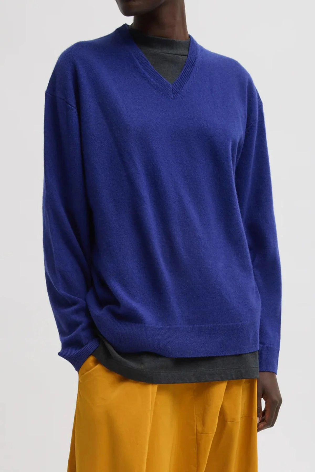 Tibi Washable Cashmere Easy V-Neck - Ink Blue - Image 5