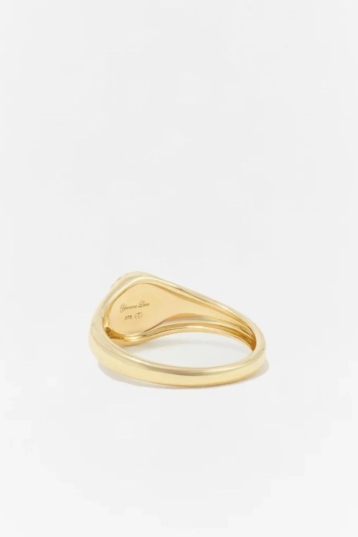Yvonne Léon Baby Chevalière Ovale Ring - Lapis/ Yellow Gold - Image 2