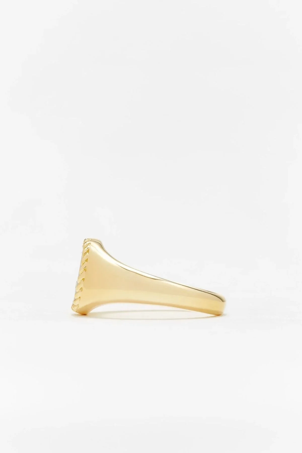 Yvonne Léon Baby Pearl Oval Chevalière Ring - Yellow Gold - Image 2