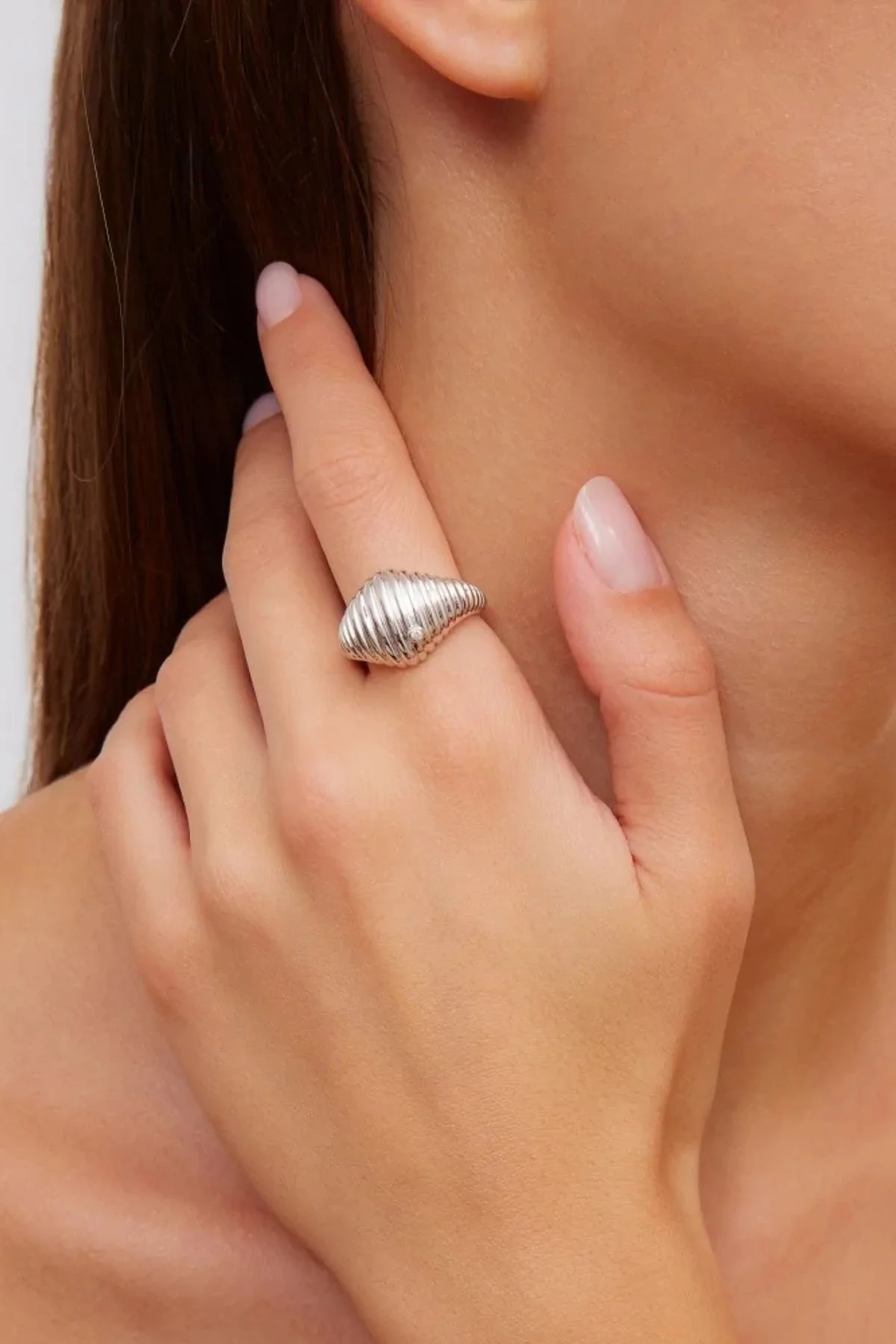 Yvonne Léon Chevaliere Oval Ring - White Gold - Image 2