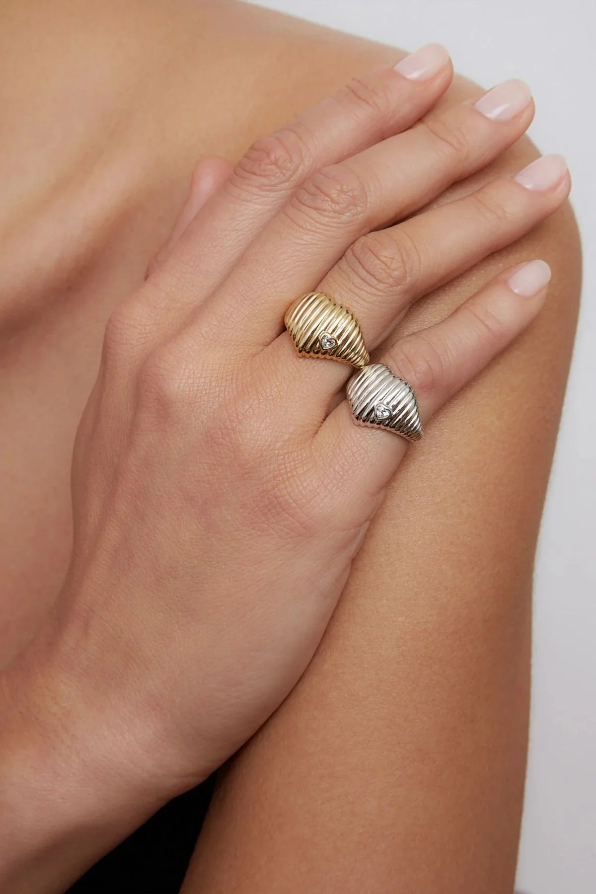 Yvonne Léon Chevalière Berlingot Heart Diamond Ring - Yellow Gold - Image 4
