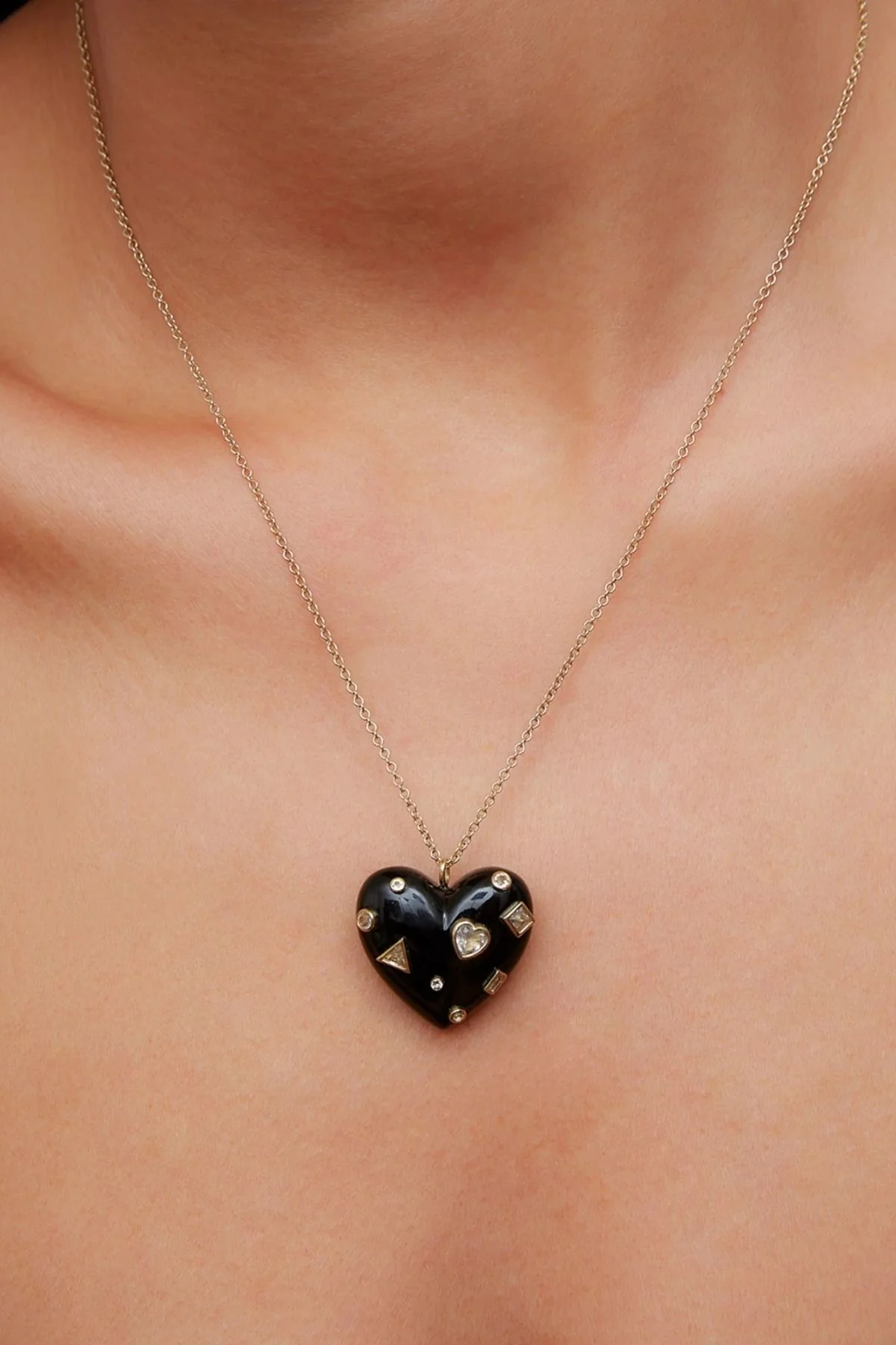 Yvonne Léon Confetti Heart Onyx Necklace - Yellow Gold - Image 4