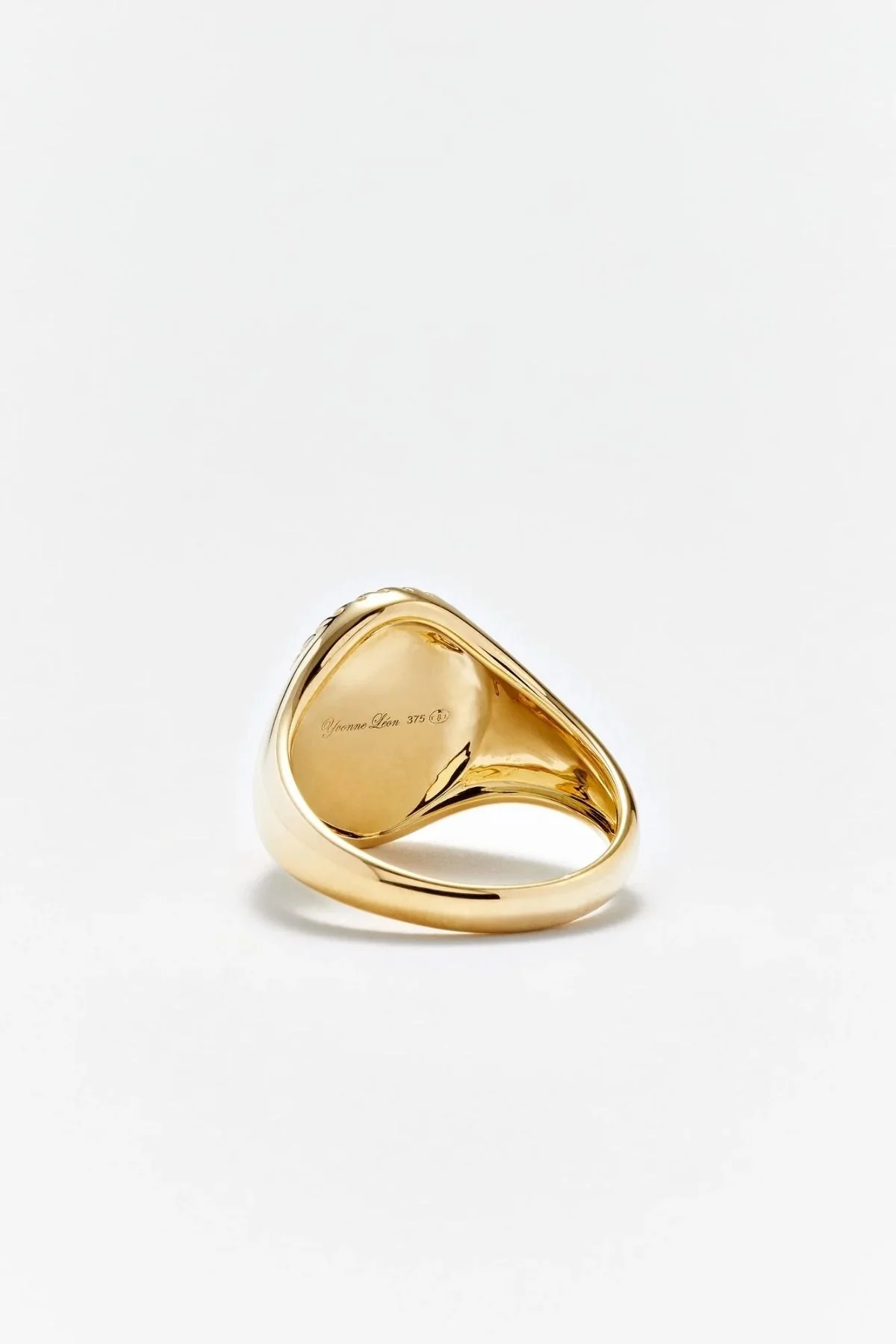 Yvonne Léon Large Red Agate Oval Chevalière Ring - Yellow Gold - Image 3