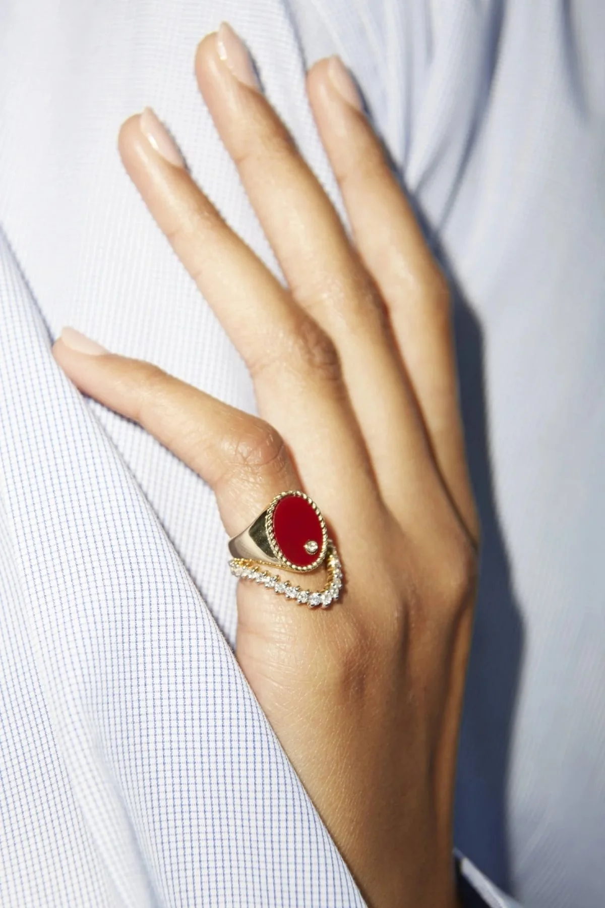 Yvonne Léon Large Red Agate Oval Chevalière Ring - Yellow Gold - Image 5