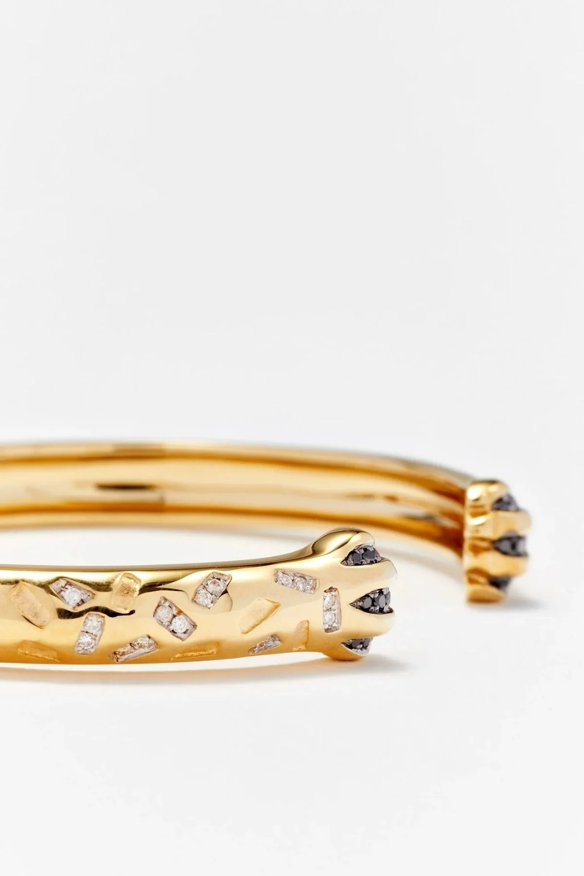 Yvonne Léon Tiger Claw Diamond Bangle - Yellow Gold - Image 2
